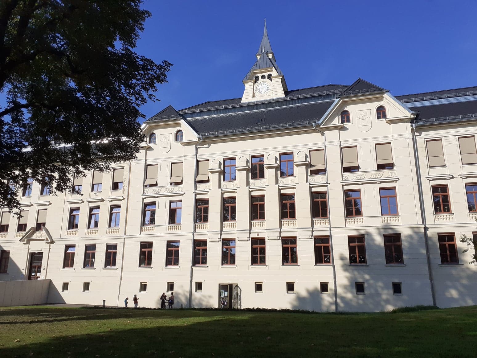 Volksschule 1 am Kreuzbergl