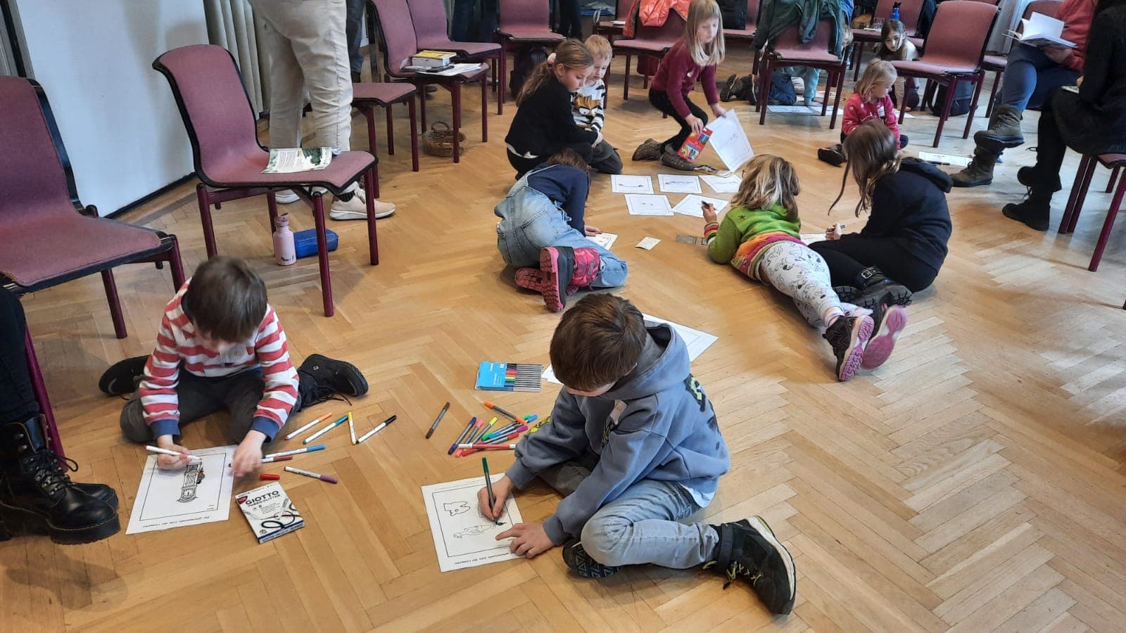 Kinder malen nach der Lesung